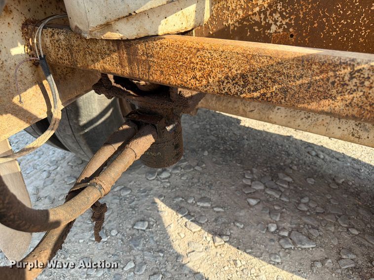 image for item EW8626 2008 Pinion feed delivery trailer