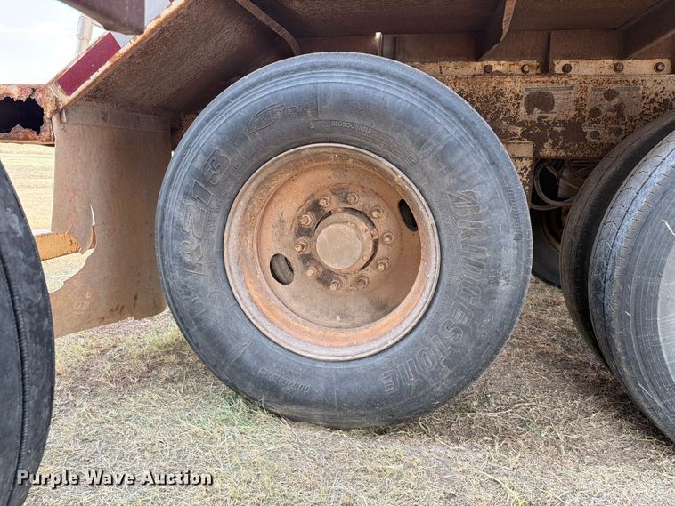 image for item EW8626 2008 Pinion feed delivery trailer