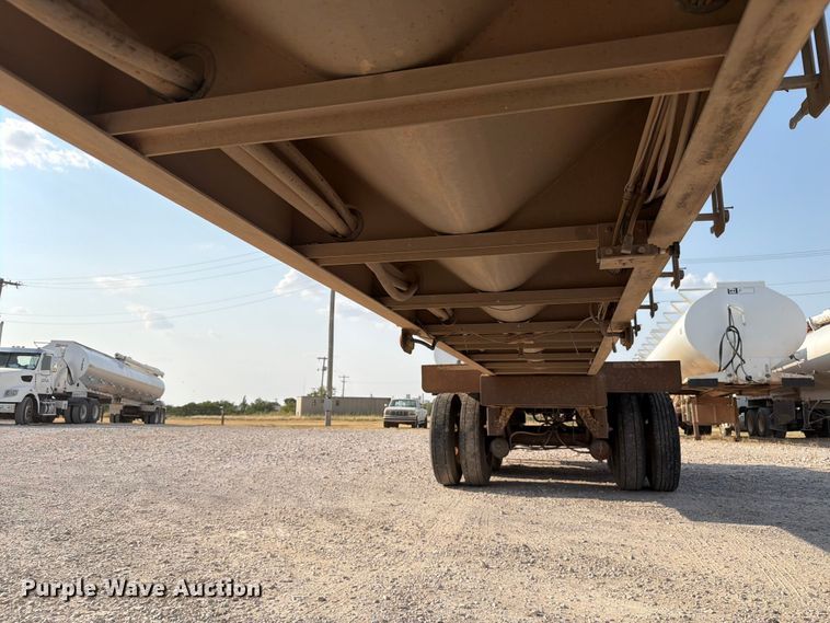 image for item EW8626 2008 Pinion feed delivery trailer