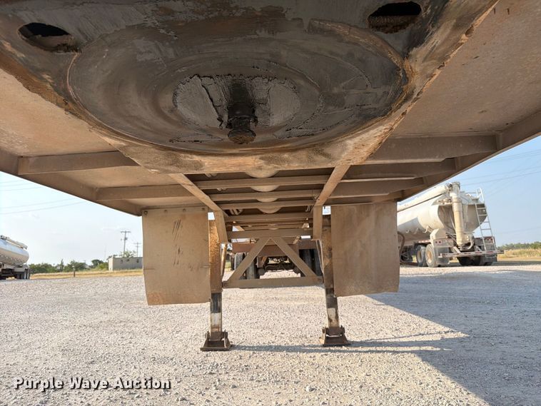 image for item EW8626 2008 Pinion feed delivery trailer