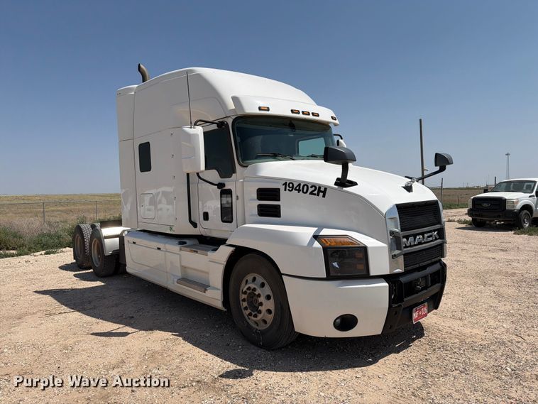 image for item EW8648 2019 Mack Anthem semi truck