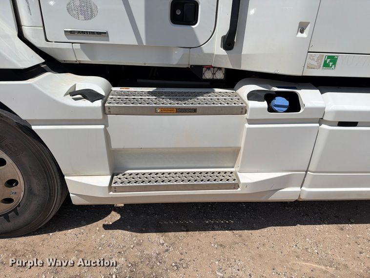 image for item EW8648 2019 Mack Anthem semi truck