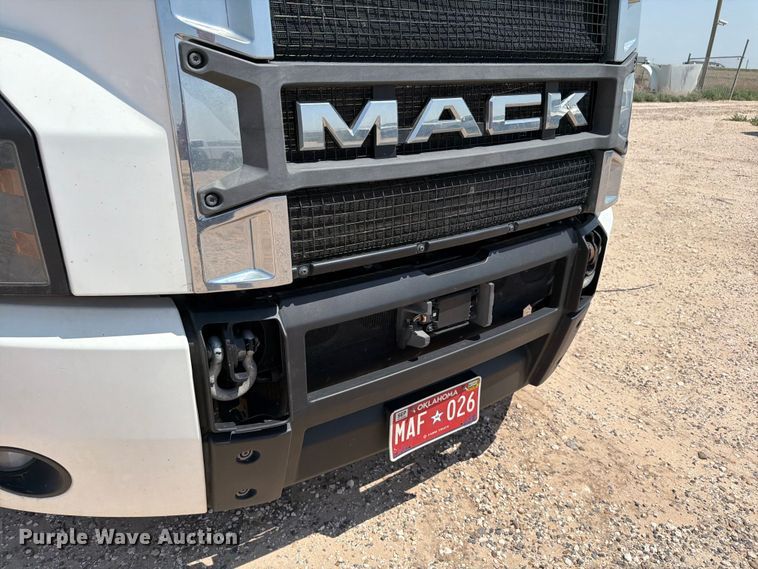 image for item EW8648 2019 Mack Anthem semi truck