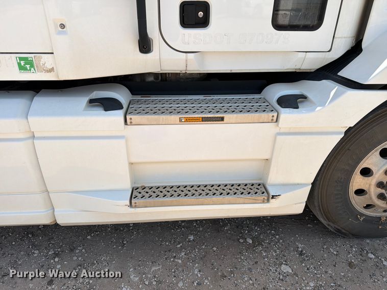 image for item EW8648 2019 Mack Anthem semi truck