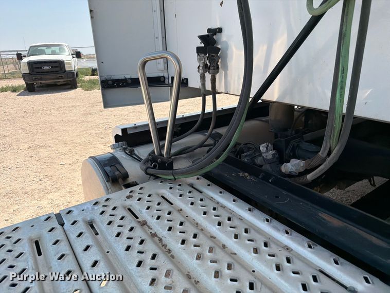 image for item EW8648 2019 Mack Anthem semi truck
