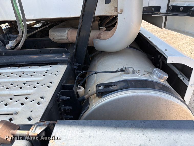 image for item EW8648 2019 Mack Anthem semi truck
