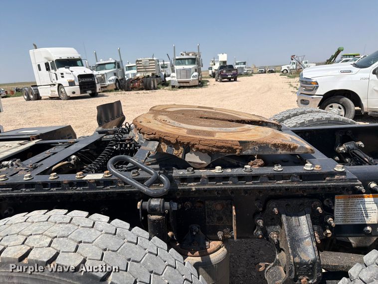 image for item EW8648 2019 Mack Anthem semi truck