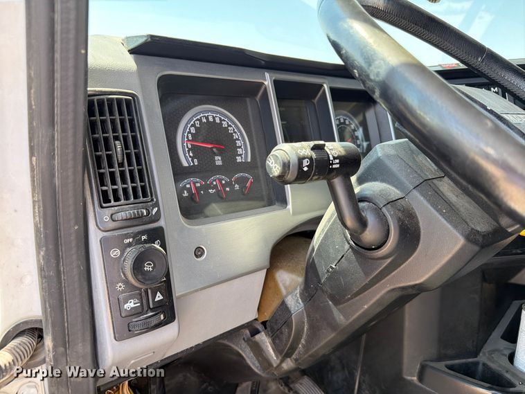 image for item EW8648 2019 Mack Anthem semi truck