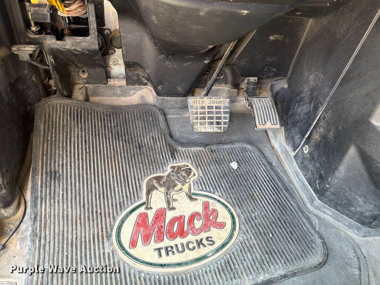 image for item EW8648 2019 Mack Anthem semi truck