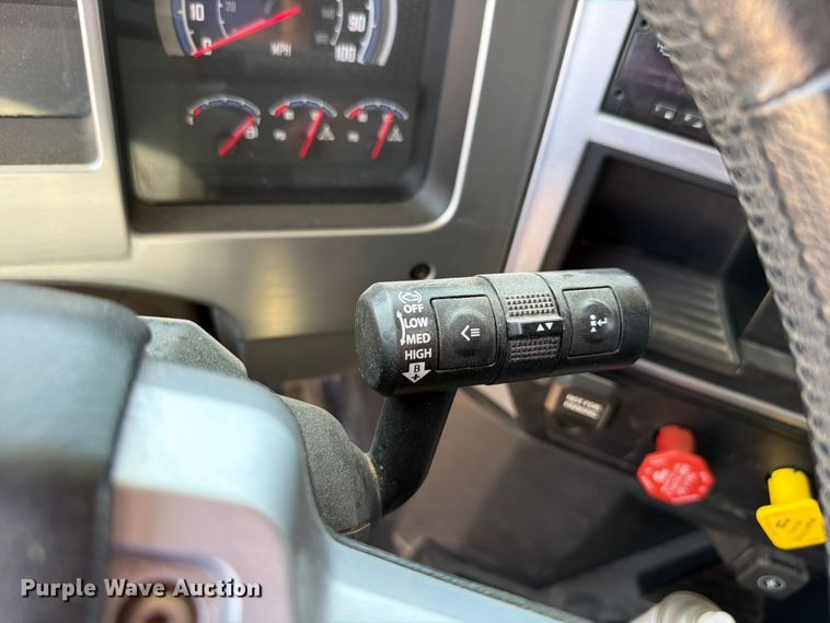 image for item EW8648 2019 Mack Anthem semi truck