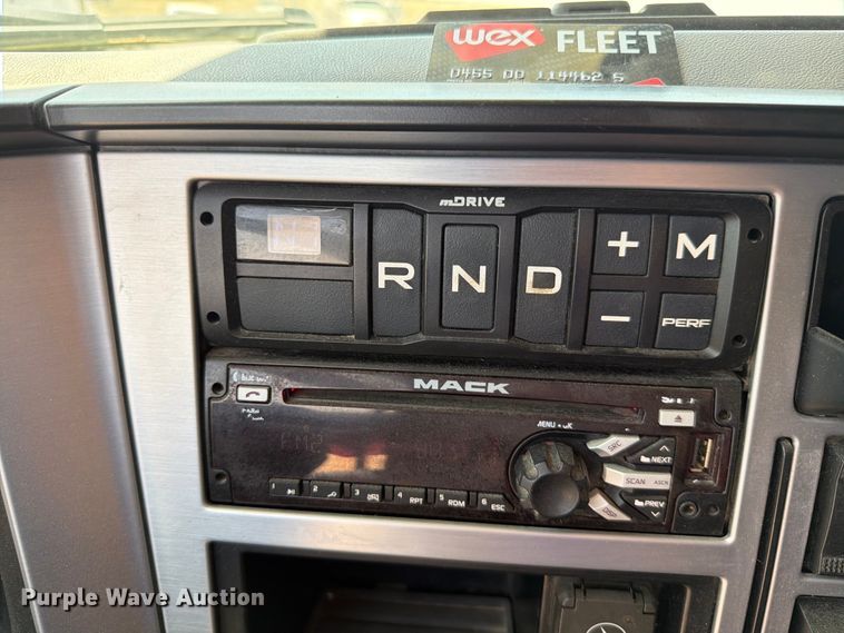 image for item EW8648 2019 Mack Anthem semi truck