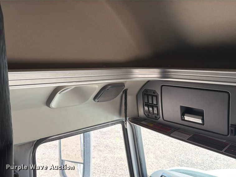 image for item EW8648 2019 Mack Anthem semi truck
