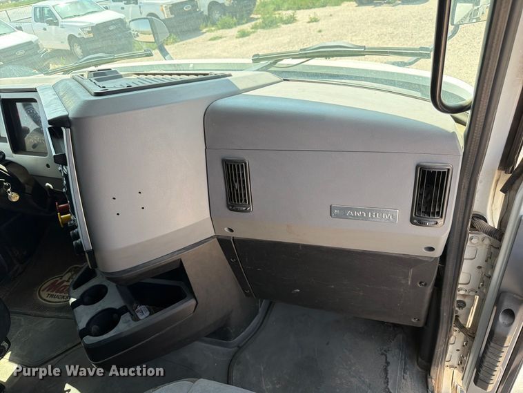 image for item EW8648 2019 Mack Anthem semi truck