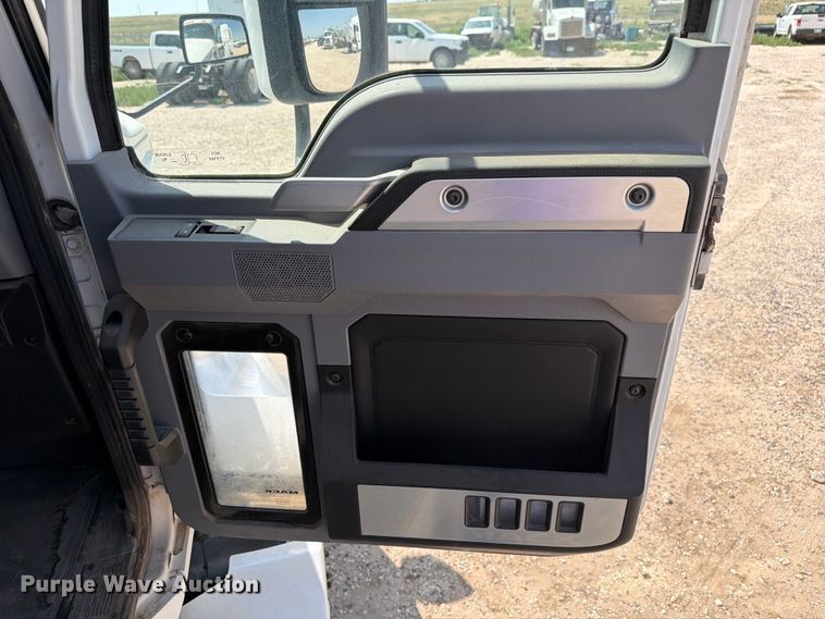 image for item EW8648 2019 Mack Anthem semi truck