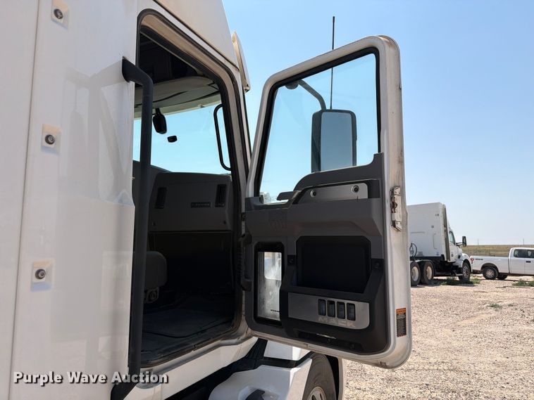 image for item EW8648 2019 Mack Anthem semi truck