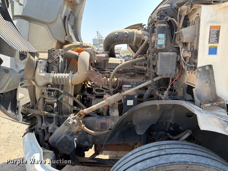 image for item EW8648 2019 Mack Anthem semi truck