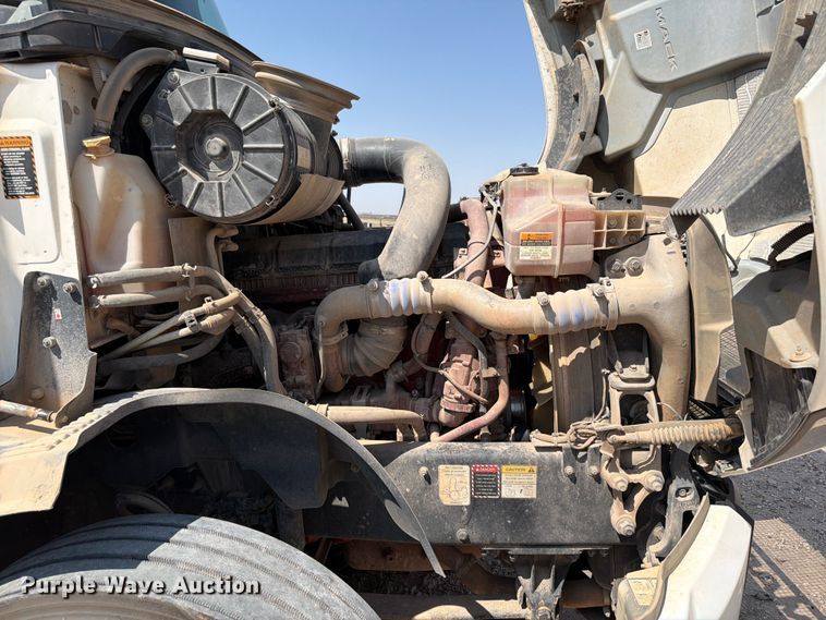 image for item EW8648 2019 Mack Anthem semi truck