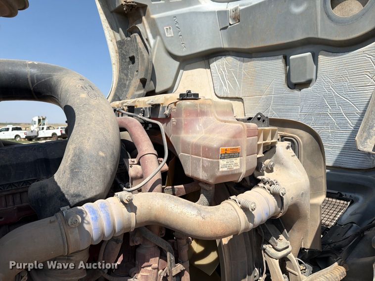 image for item EW8648 2019 Mack Anthem semi truck