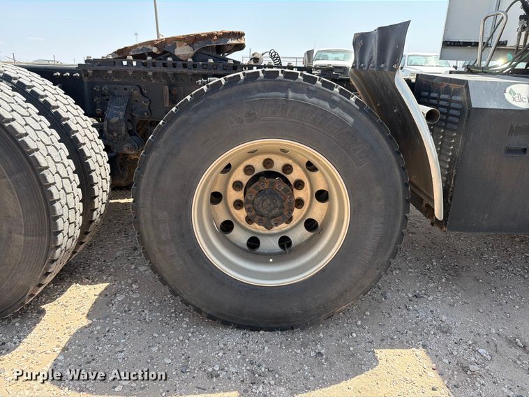 image for item EW8648 2019 Mack Anthem semi truck