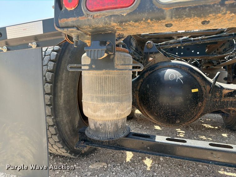 image for item EW8648 2019 Mack Anthem semi truck