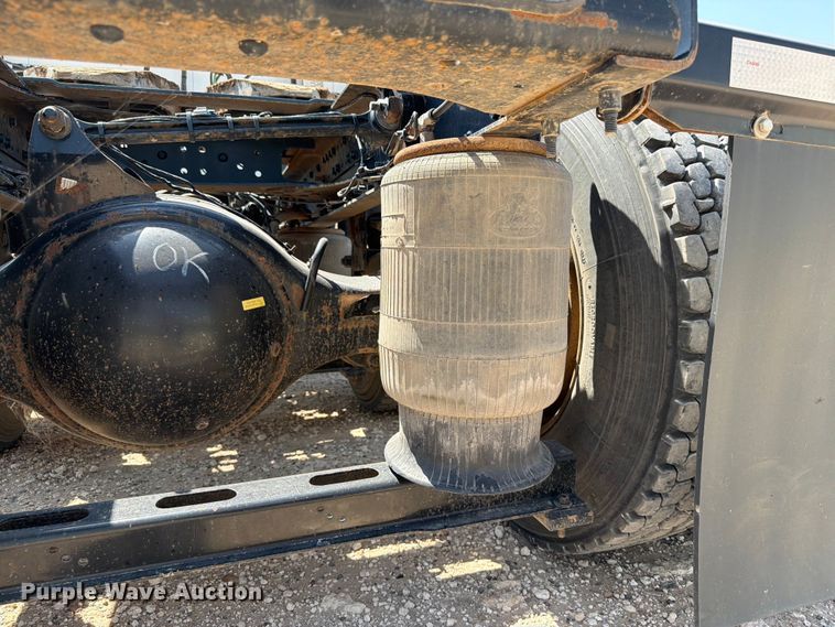 image for item EW8648 2019 Mack Anthem semi truck