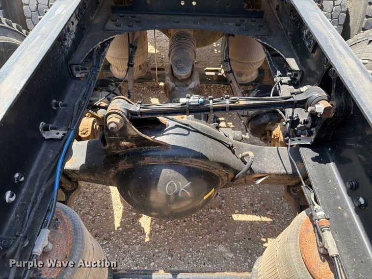 image for item EW8648 2019 Mack Anthem semi truck