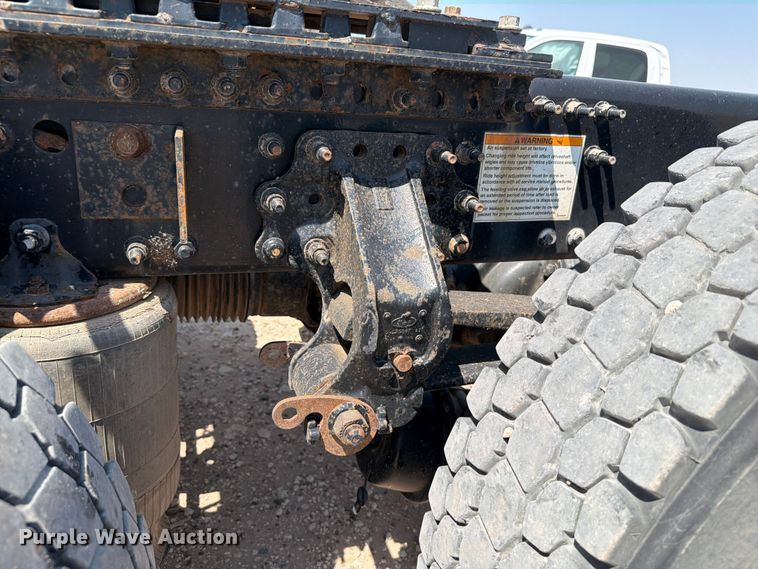 image for item EW8648 2019 Mack Anthem semi truck