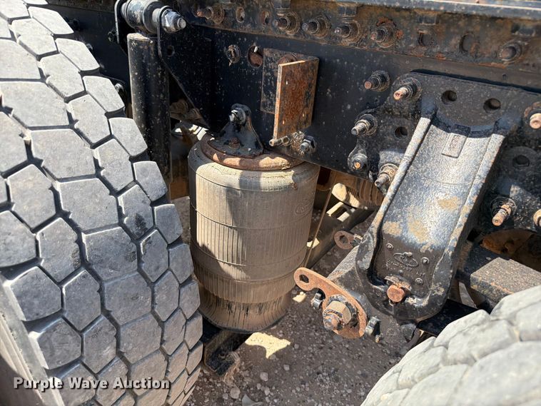 image for item EW8648 2019 Mack Anthem semi truck