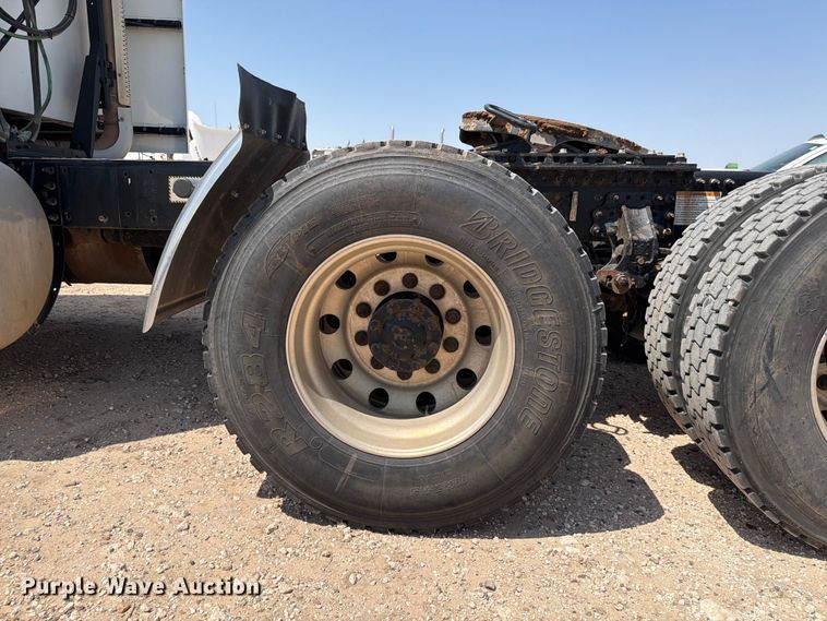 image for item EW8648 2019 Mack Anthem semi truck