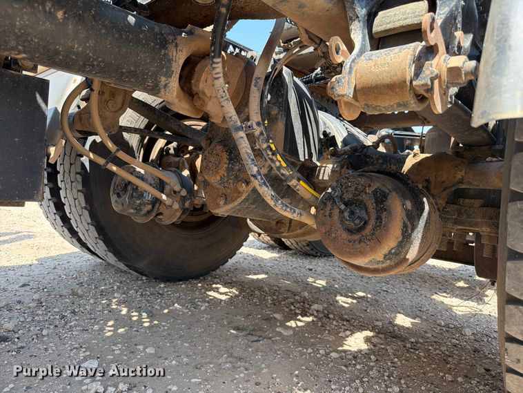 image for item EW8648 2019 Mack Anthem semi truck