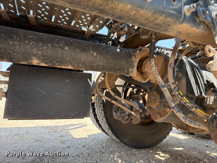 image for item EW8648 2019 Mack Anthem semi truck