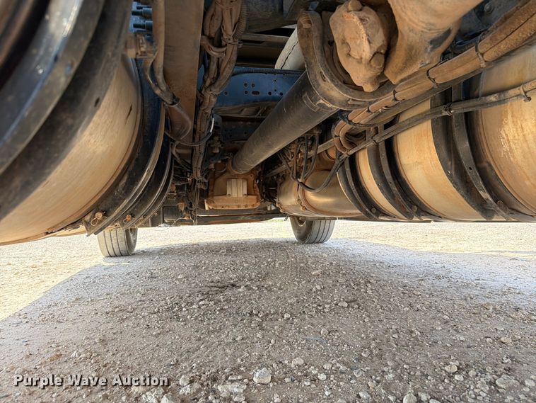image for item EW8648 2019 Mack Anthem semi truck