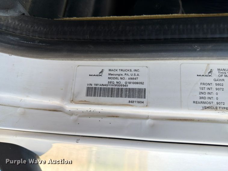 image for item EW8648 2019 Mack Anthem semi truck