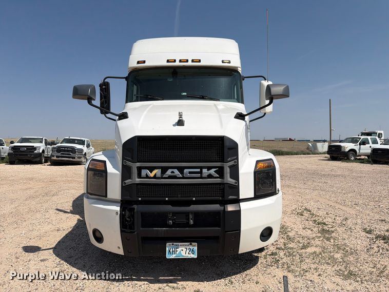 image for item EW8649 2019 Mack Anthem semi truck