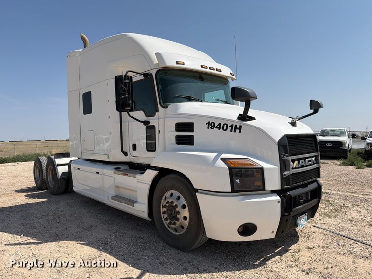 image for item EW8649 2019 Mack Anthem semi truck