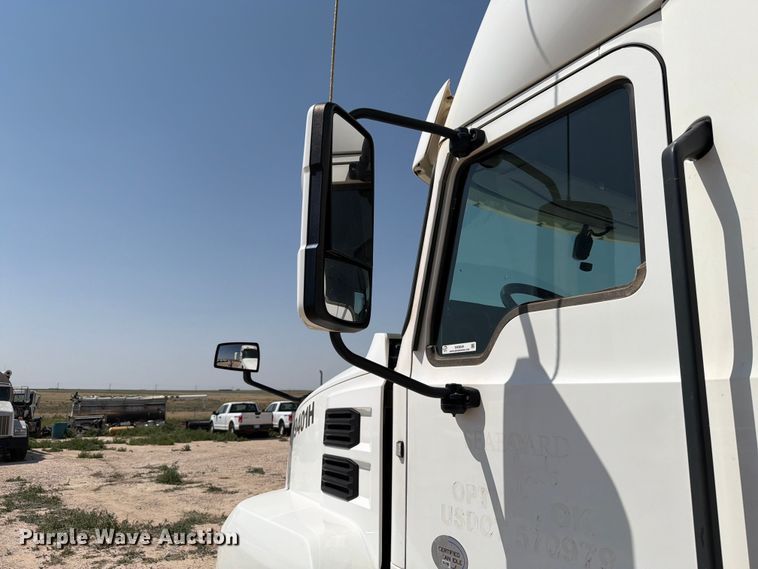 image for item EW8649 2019 Mack Anthem semi truck