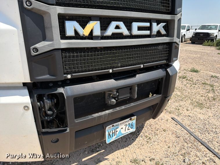 image for item EW8649 2019 Mack Anthem semi truck