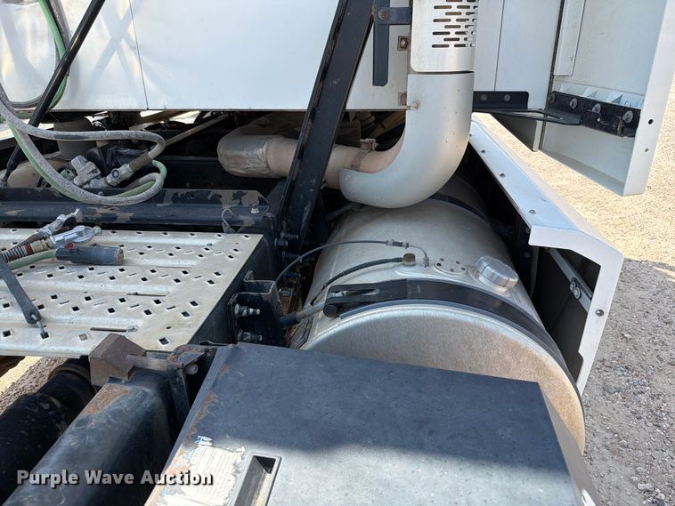 image for item EW8649 2019 Mack Anthem semi truck