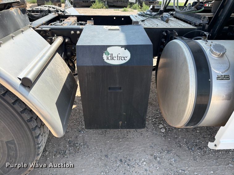 image for item EW8649 2019 Mack Anthem semi truck