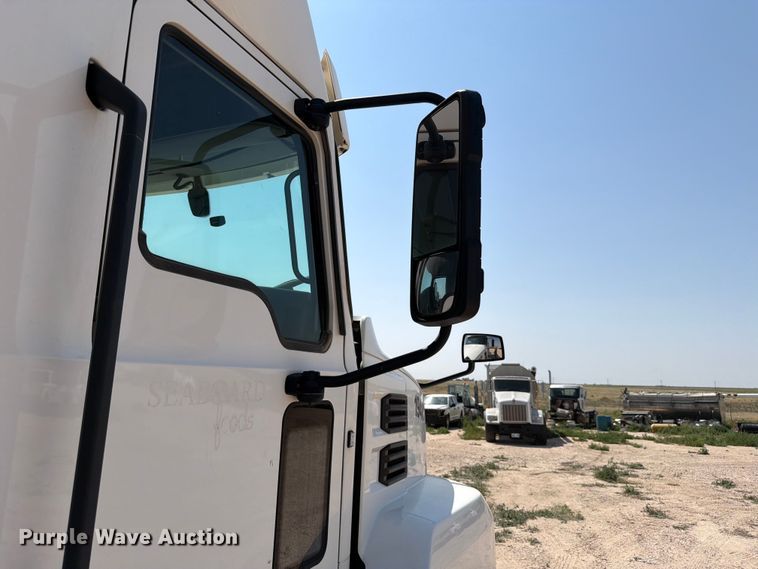 image for item EW8649 2019 Mack Anthem semi truck