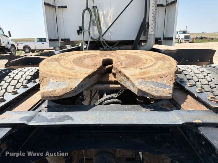 image for item EW8649 2019 Mack Anthem semi truck