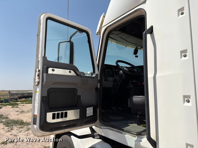 image for item EW8649 2019 Mack Anthem semi truck