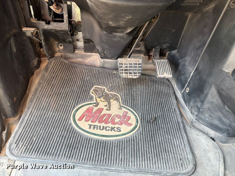 image for item EW8649 2019 Mack Anthem semi truck