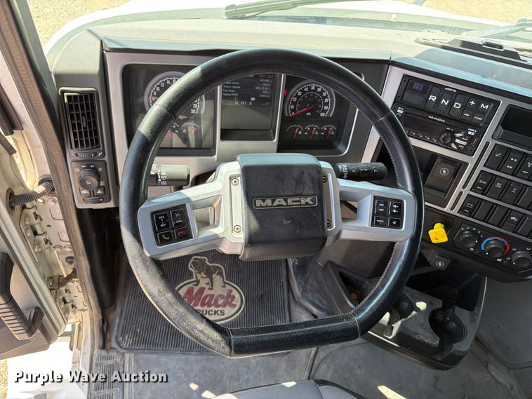 image for item EW8649 2019 Mack Anthem semi truck