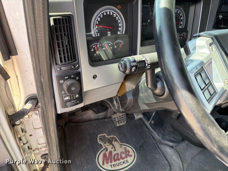 image for item EW8649 2019 Mack Anthem semi truck