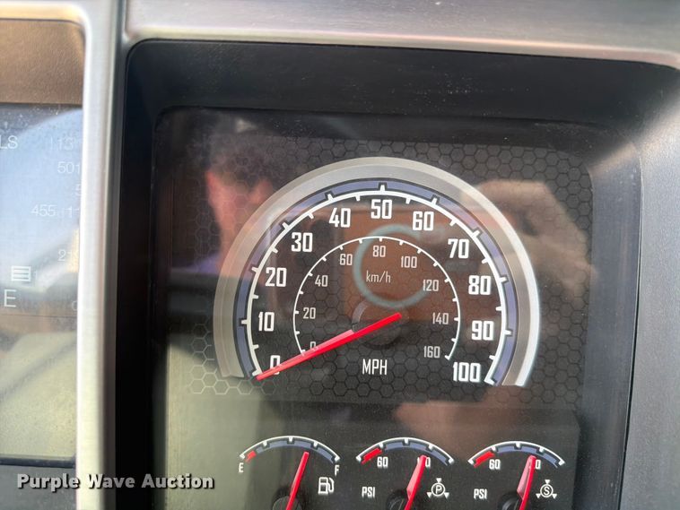 image for item EW8649 2019 Mack Anthem semi truck