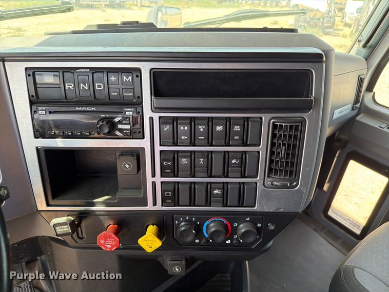 image for item EW8649 2019 Mack Anthem semi truck