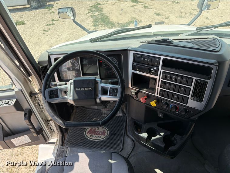 image for item EW8649 2019 Mack Anthem semi truck