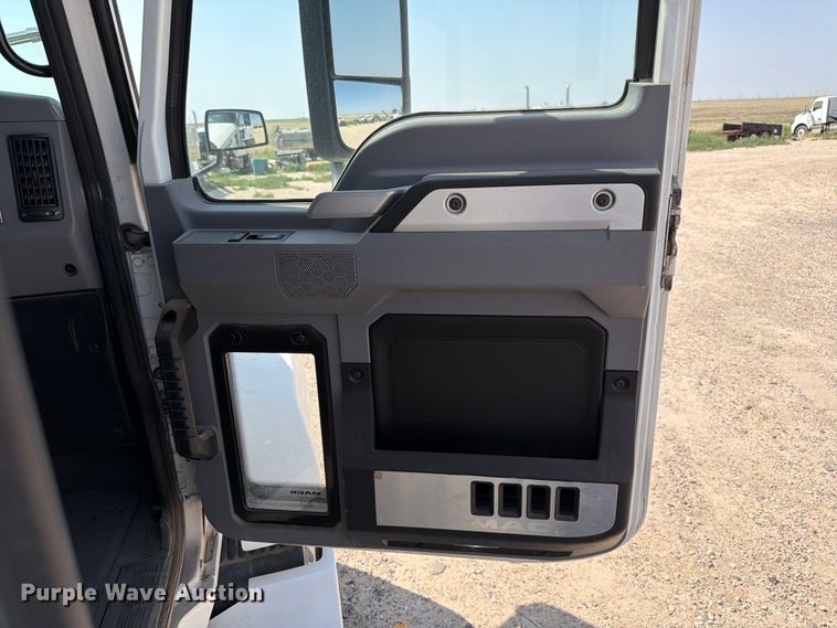 image for item EW8649 2019 Mack Anthem semi truck