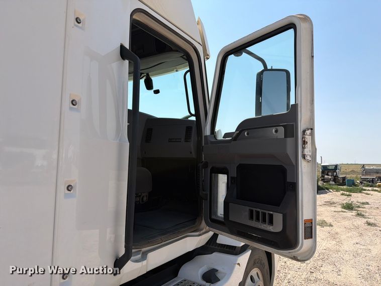 image for item EW8649 2019 Mack Anthem semi truck